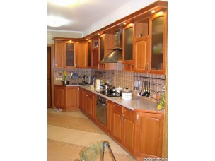 Кухня с фасадами из дерева (ольха) kder-0015